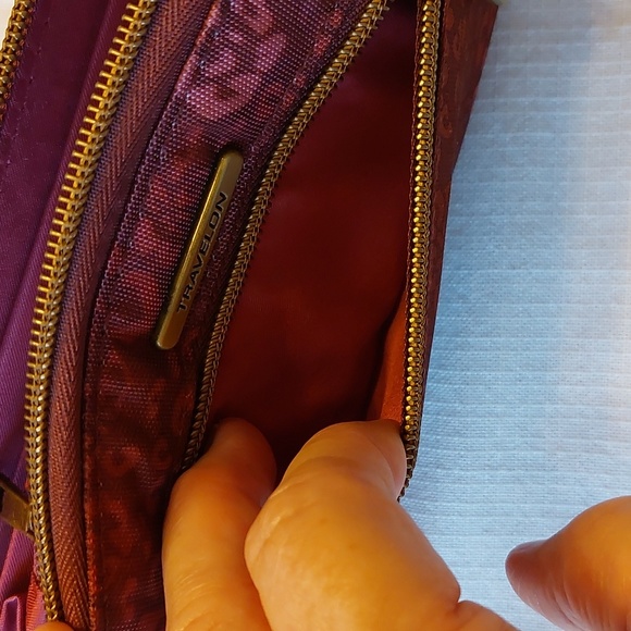 Travelon RFID Blocking Wallet Wristlet Burgundy NEW - Picture 4 of 14